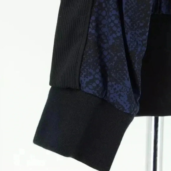 ATHLETA Brooklyn Track Bomber Printed Jacket Size XXS Navy & Black Stretchy - Picture 6 of 10